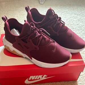 Barely worn Nike presto, in excellent condition!